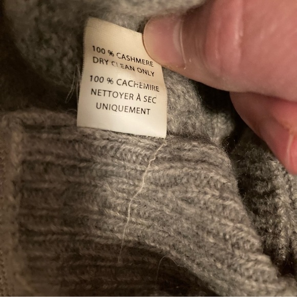 HOST PICK! 100% Cashmere Dog Sweater Size Small - Picture 4 of 8